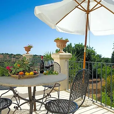 Relais Parco Cavalonga 4* ドンナフガタ
