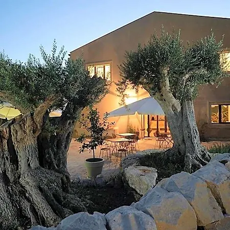 Relais Parco Cavalonga 4* ドンナフガタ